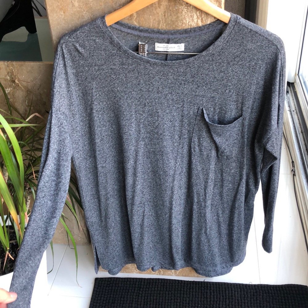 Abercrombie & Fitch Gray Long Sleeve Shirt